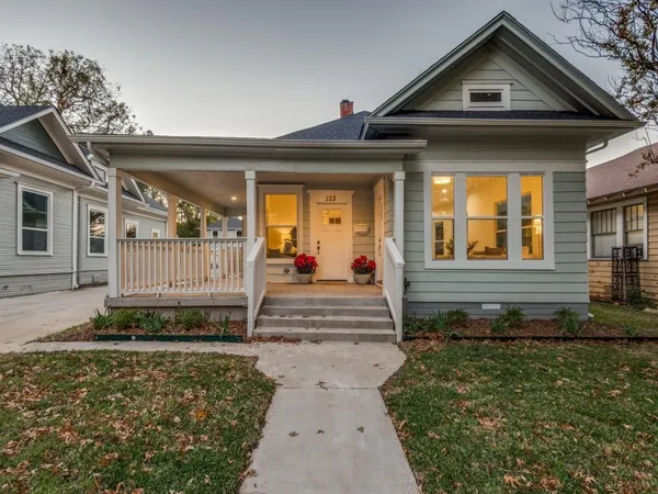 $3,200 | 323 South Montclair Avenue, Dallas, TX 75208