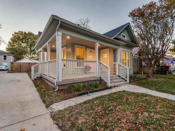 $3,200 | 323 South Montclair Avenue, Dallas, TX 75208