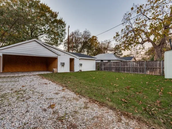 $3,200 | 323 South Montclair Avenue, Dallas, TX 75208