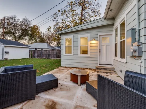 $3,200 | 323 South Montclair Avenue, Dallas, TX 75208