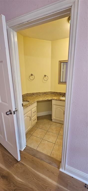137 Oakview Gainesville, TX 76240 - Photo 23 of 37 Jack-N-Jill Bath From Bedroom One.