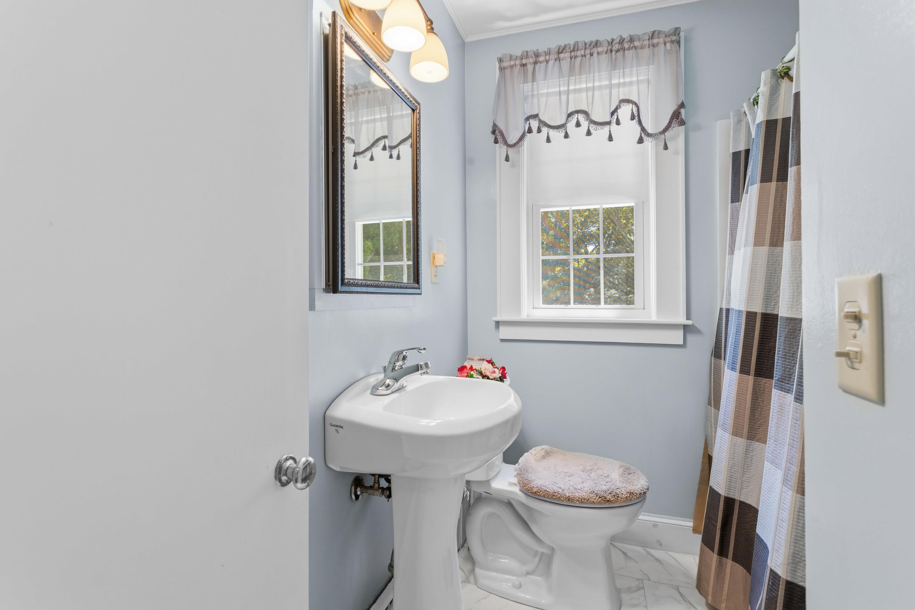 611 Coolidge Avenue Manchester, NH 03102 - Photo 29 of 55