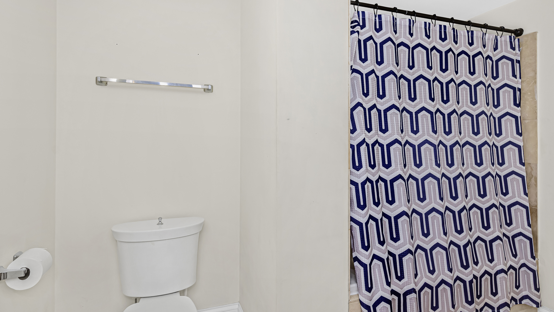 106 North Aberdeen Street, Unit 4G Chicago, IL 60607 - Photo 15 of 22 a bathroom with a shower and a toilet