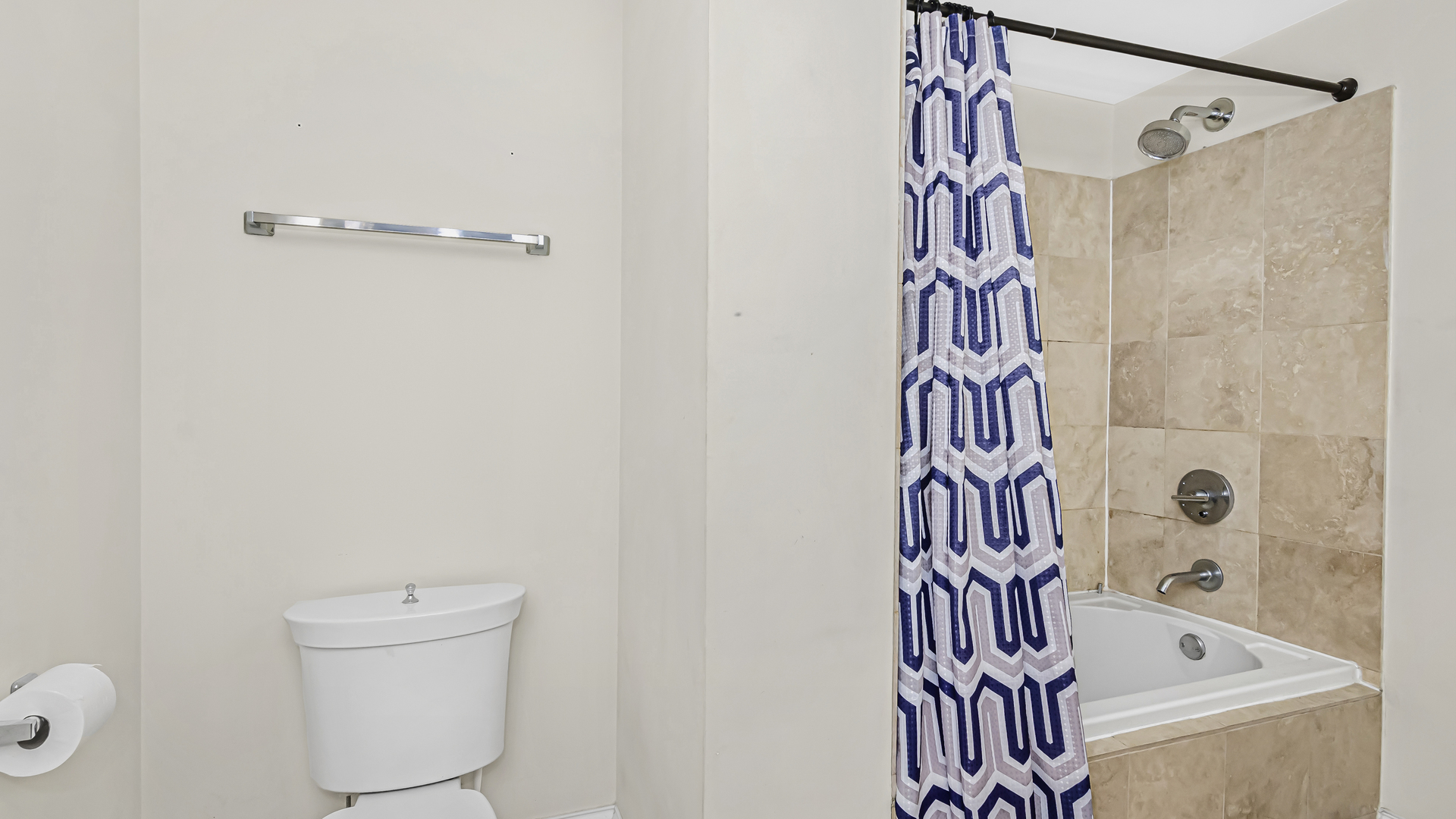 106 North Aberdeen Street, Unit 4G Chicago, IL 60607 - Photo 16 of 22 a bathroom with a bathtub and shower