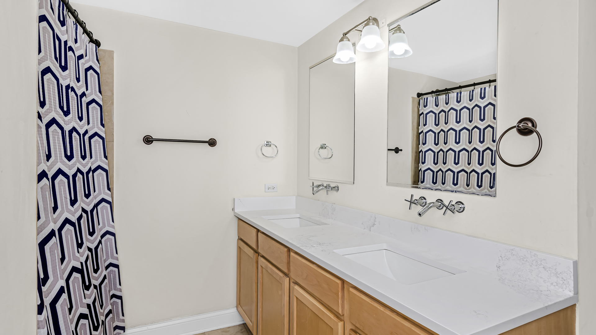 106 North Aberdeen Street, Unit 4G Chicago, IL 60607 - Photo 17 of 22 a bathroom with a bathtub and a shower