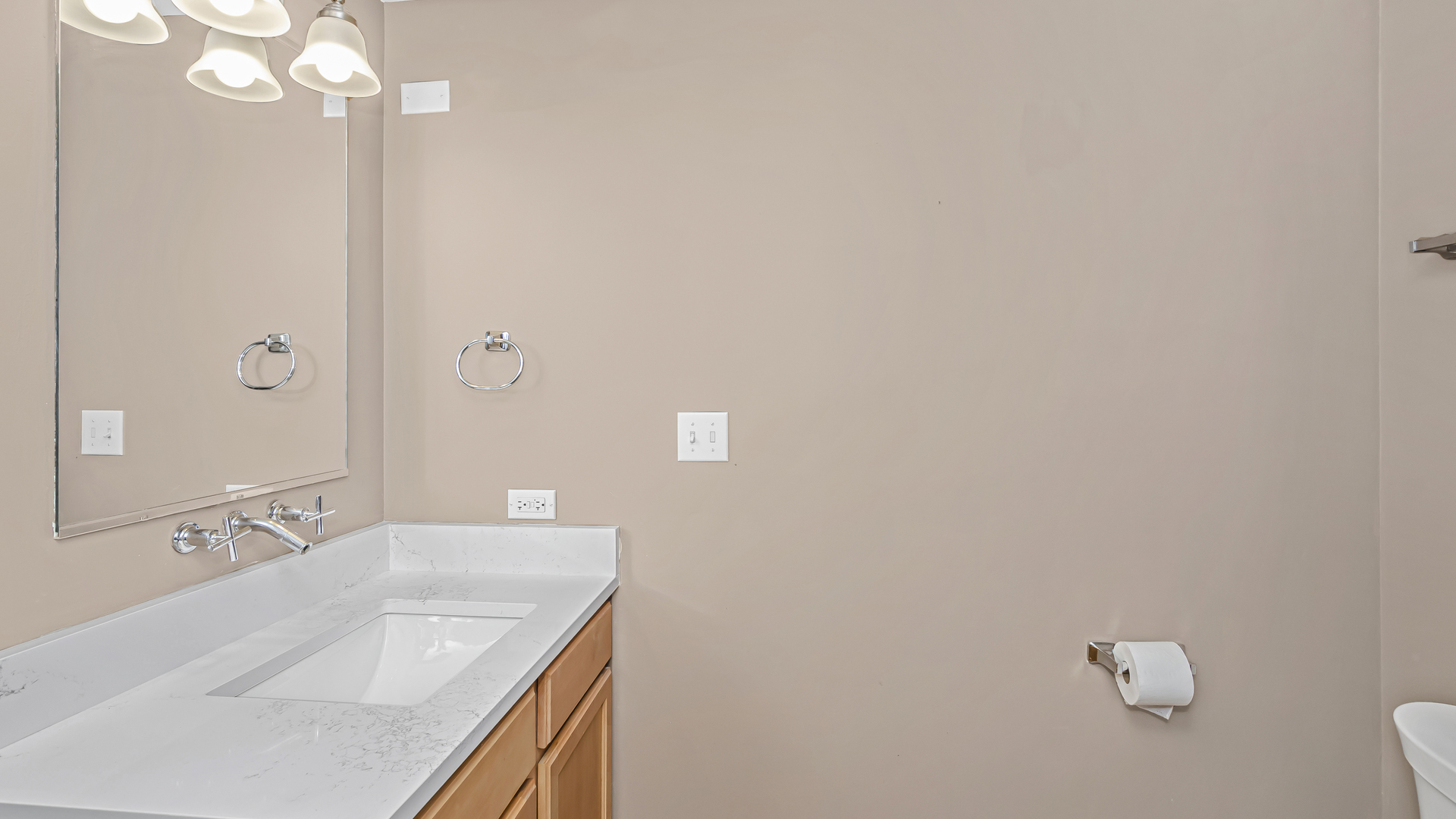 106 North Aberdeen Street, Unit 4G Chicago, IL 60607 - Photo 18 of 22 a bathroom with a sink and a mirror