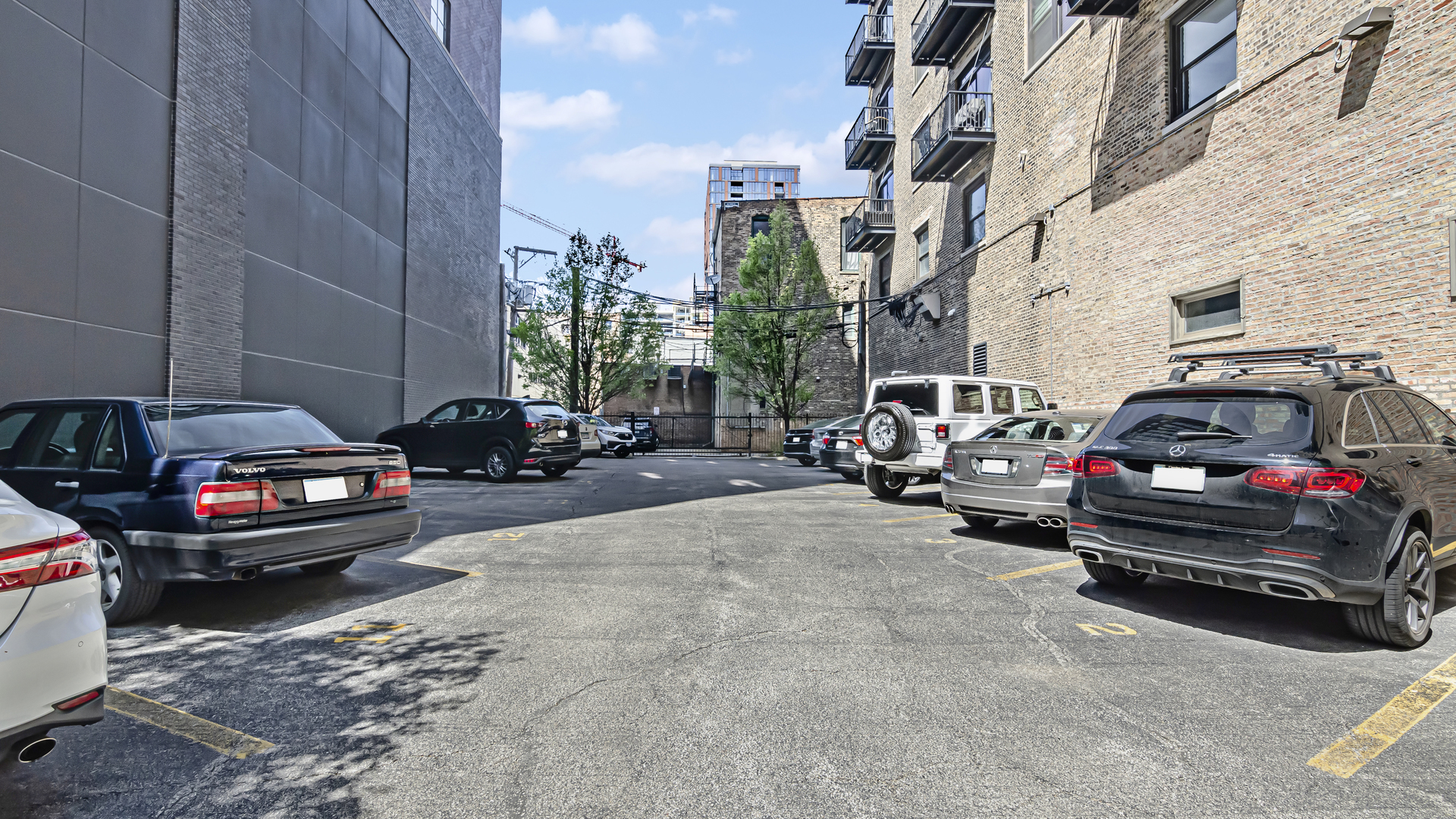 106 North Aberdeen Street, Unit 4G Chicago, IL 60607 - Photo 21 of 22 a view of a cars park in front of a building