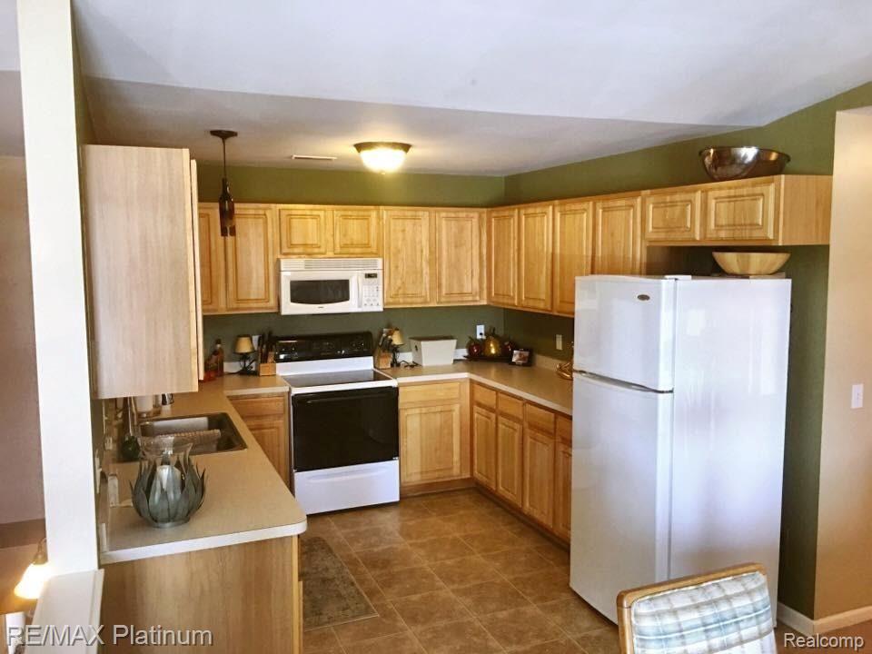 1663 Welland Street Howell, MI 48855 - Photo 6 of 12 35734876_10160604071400154_5134713310234542080_n.jpg