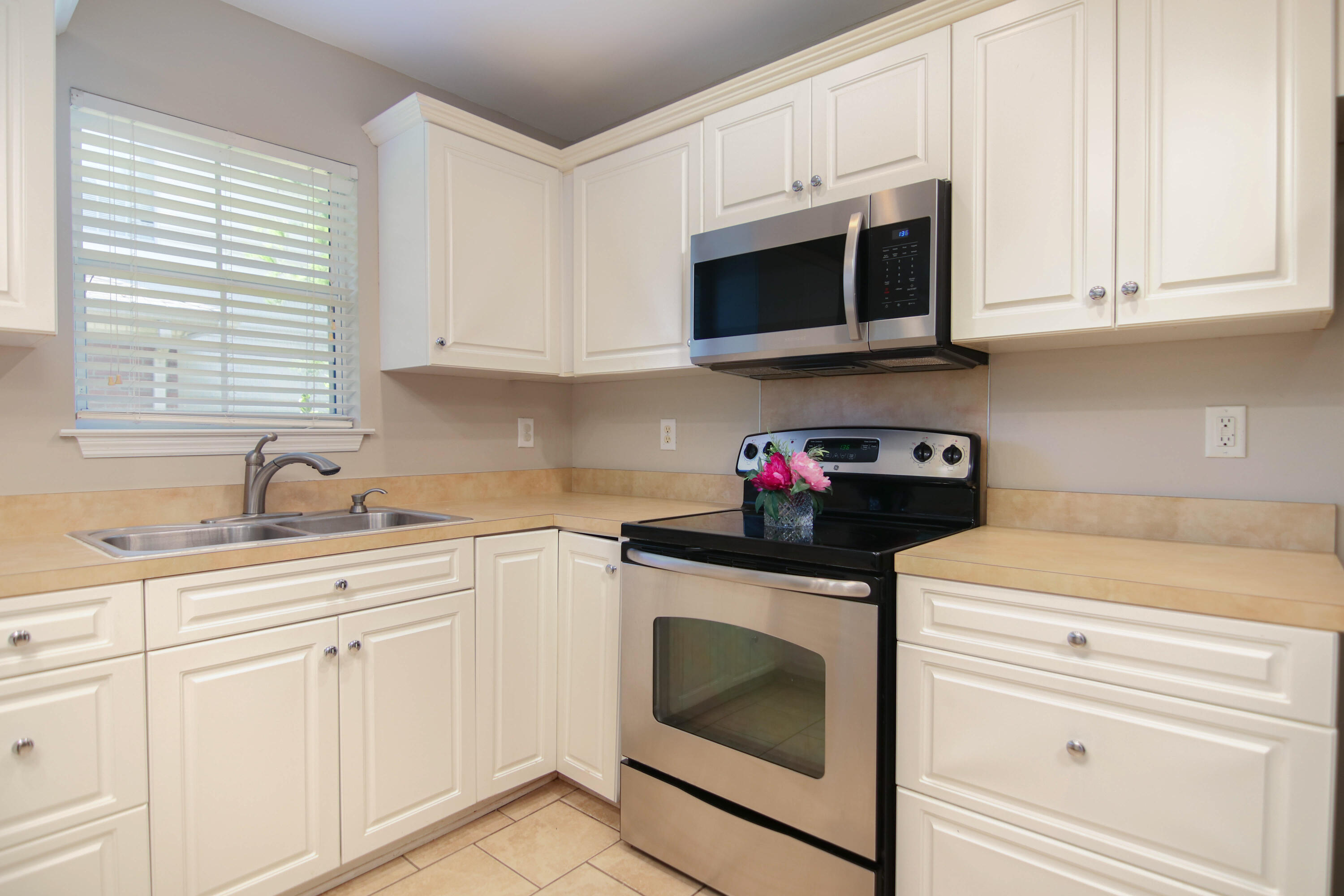 3133 Queensgate Way Mount Pleasant, SC 29466 - Photo 6 of 26 IMG_7655-Edit