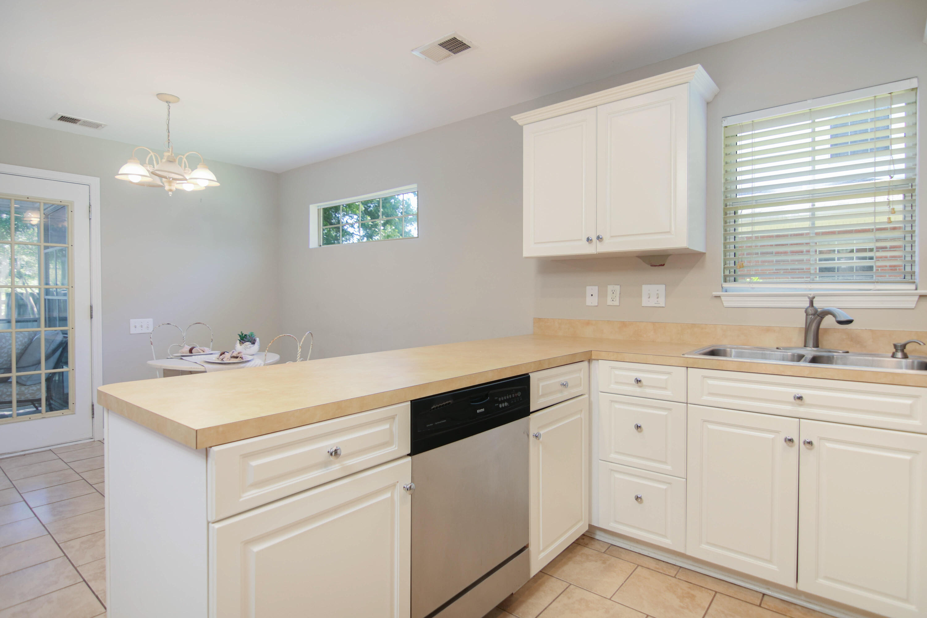 3133 Queensgate Way Mount Pleasant, SC 29466 - Photo 7 of 26 IMG_7666-Edit