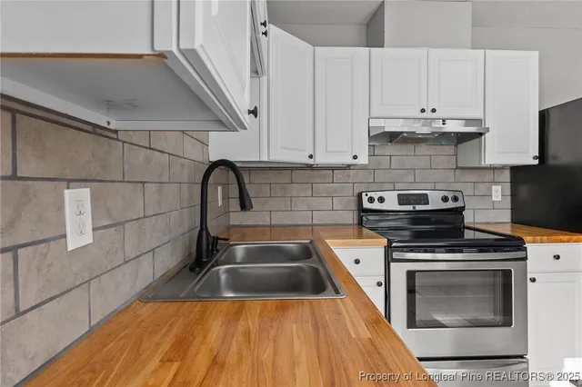 an empty room with a empty space