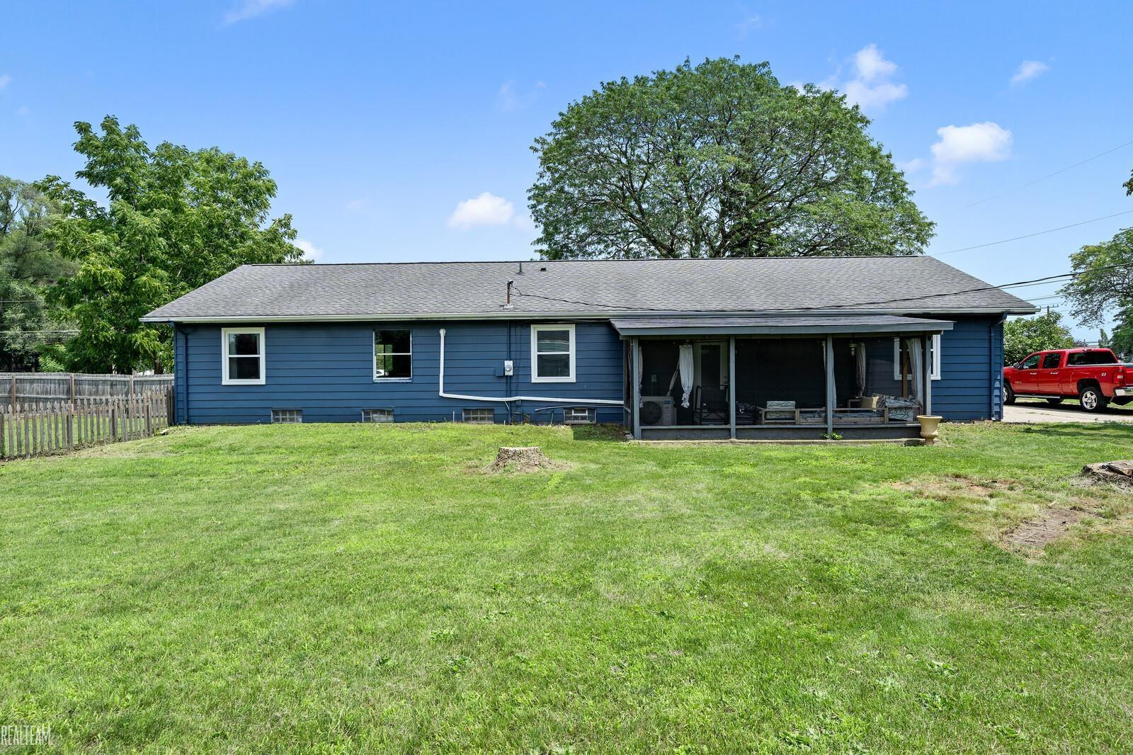 51741 Romeo Plank Road Macomb, MI 48042 - Photo 46 of 52 50116019-46.JPG