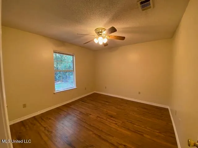 $2,100 | 3429 North 7th Street, Ocean Springs, MS 39564