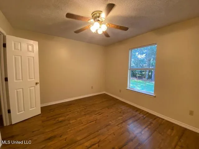 $2,100 | 3429 North 7th Street, Ocean Springs, MS 39564