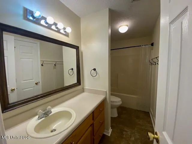 $2,100 | 3429 North 7th Street, Ocean Springs, MS 39564