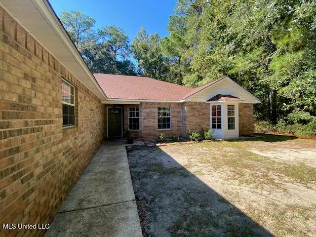$2,100 | 3429 North 7th Street, Ocean Springs, MS 39564
