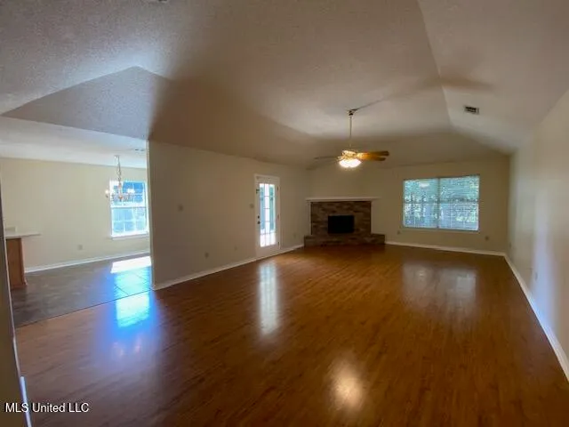 $2,100 | 3429 North 7th Street, Ocean Springs, MS 39564