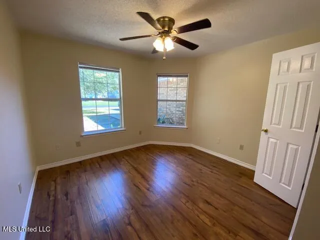 $2,100 | 3429 North 7th Street, Ocean Springs, MS 39564