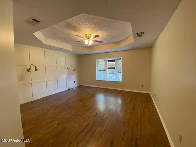 $2,100 | 3429 North 7th Street, Ocean Springs, MS 39564