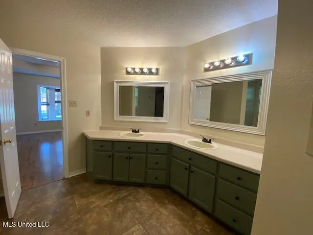 $2,100 | 3429 North 7th Street, Ocean Springs, MS 39564