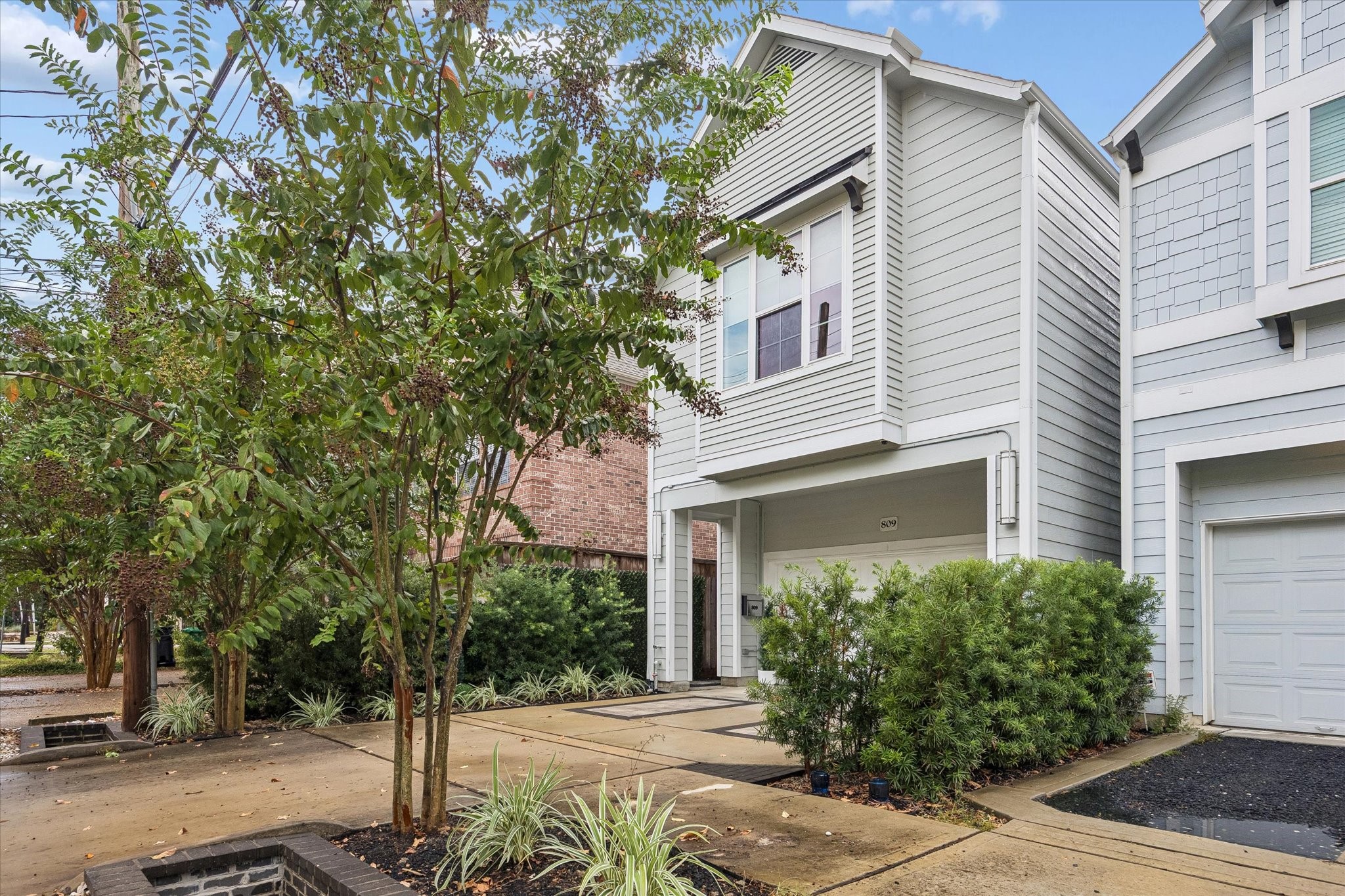 809 Malone Street Houston, TX 77007 - Photo 2 of 26 Welcoming front elevation with private driveway, mature landscaping and attached two-car garage.