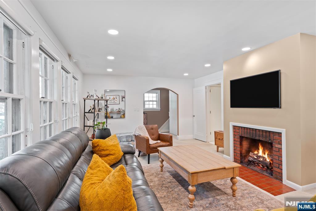 529 Wyndham Road Teaneck, NJ 07666 - Photo 11 of 30