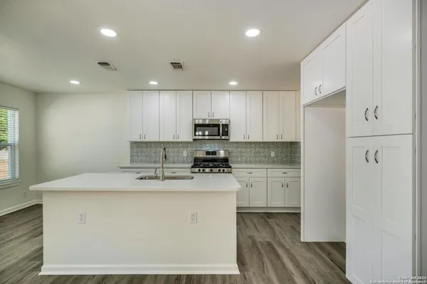 $425,000 | 306 Antler Drive, San Antonio, TX 78213
