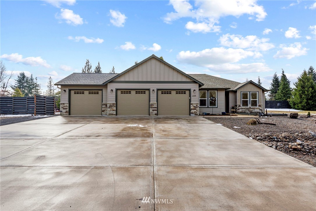 209 Columbia Point Road Longview, WA 98632 - Photo 1 of 40
