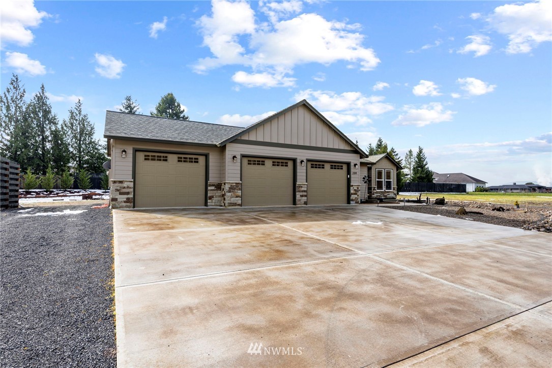 209 Columbia Point Road Longview, WA 98632 - Photo 2 of 40