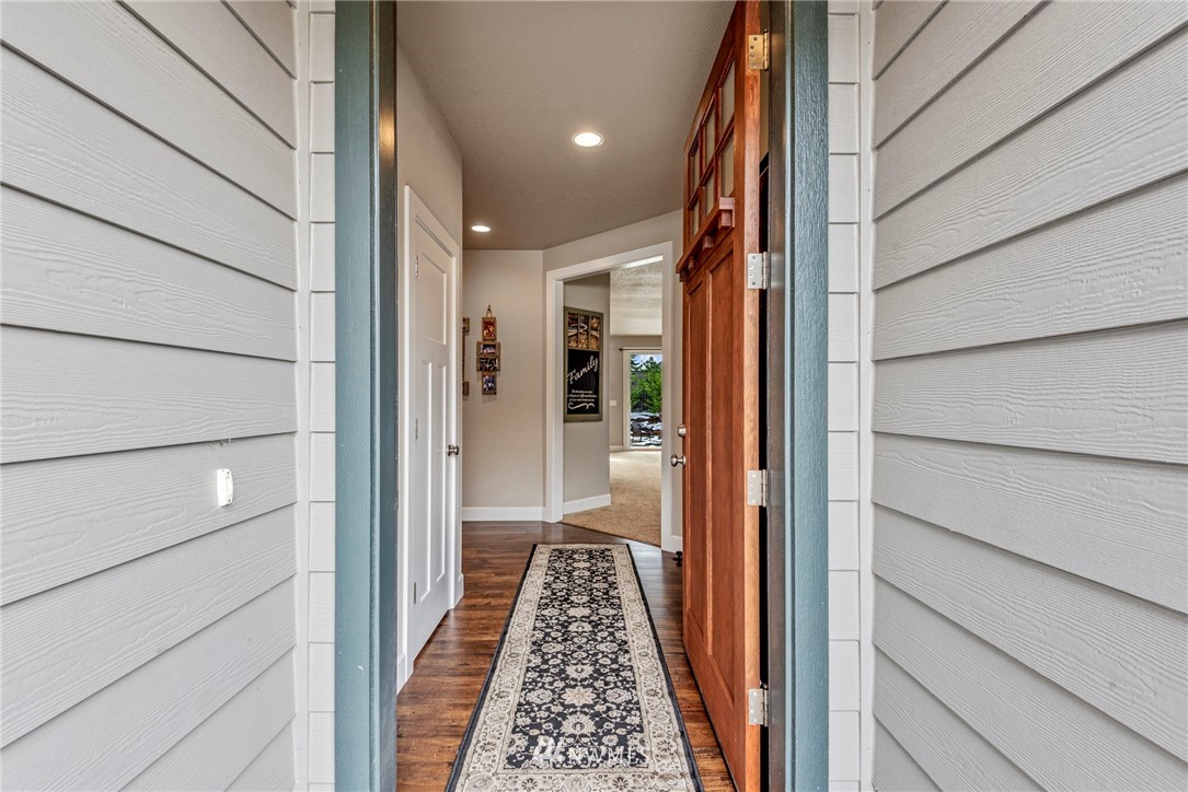 209 Columbia Point Road Longview, WA 98632 - Photo 4 of 40