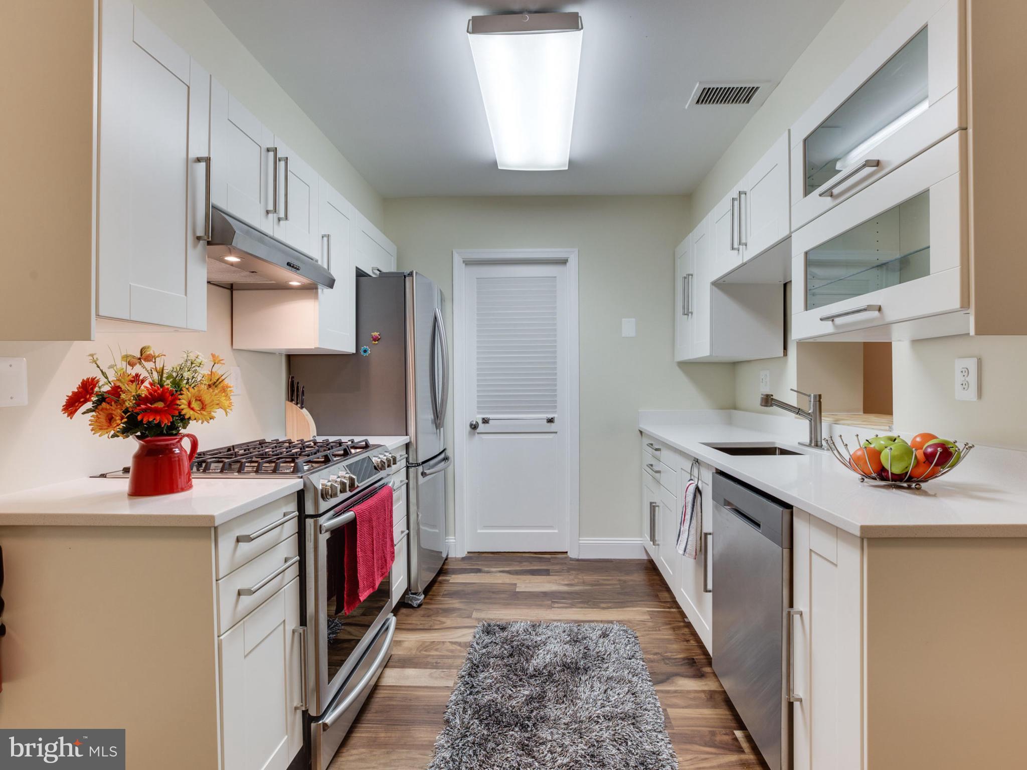5800 Cove Landing Road, Unit 101 Burke, VA 22015 - Photo 12 of 30 Kitchen