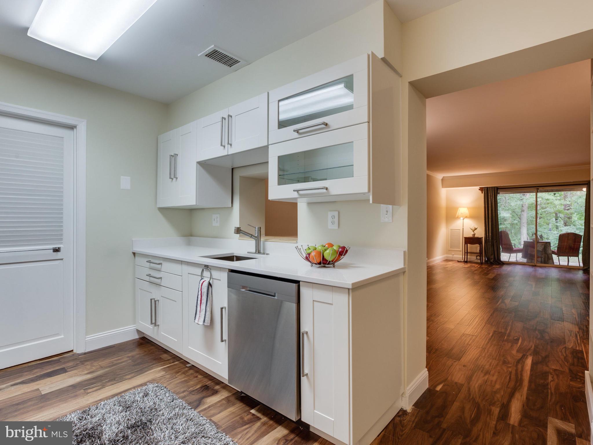 5800 Cove Landing Road, Unit 101 Burke, VA 22015 - Photo 13 of 30 Kitchen