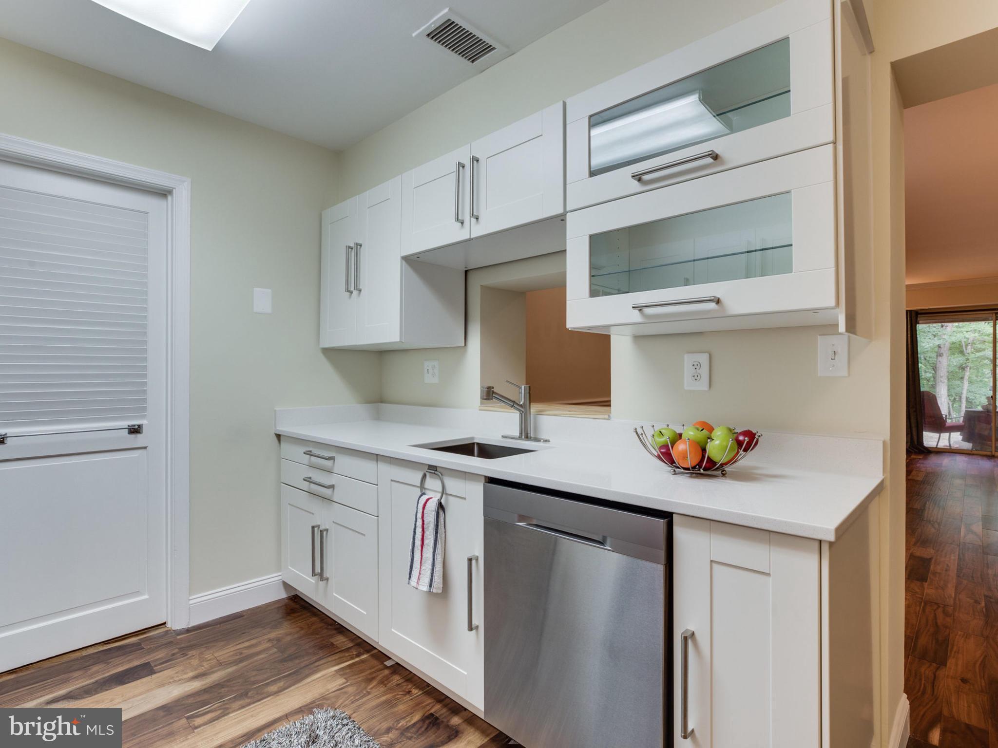 5800 Cove Landing Road, Unit 101 Burke, VA 22015 - Photo 14 of 30 Kitchen