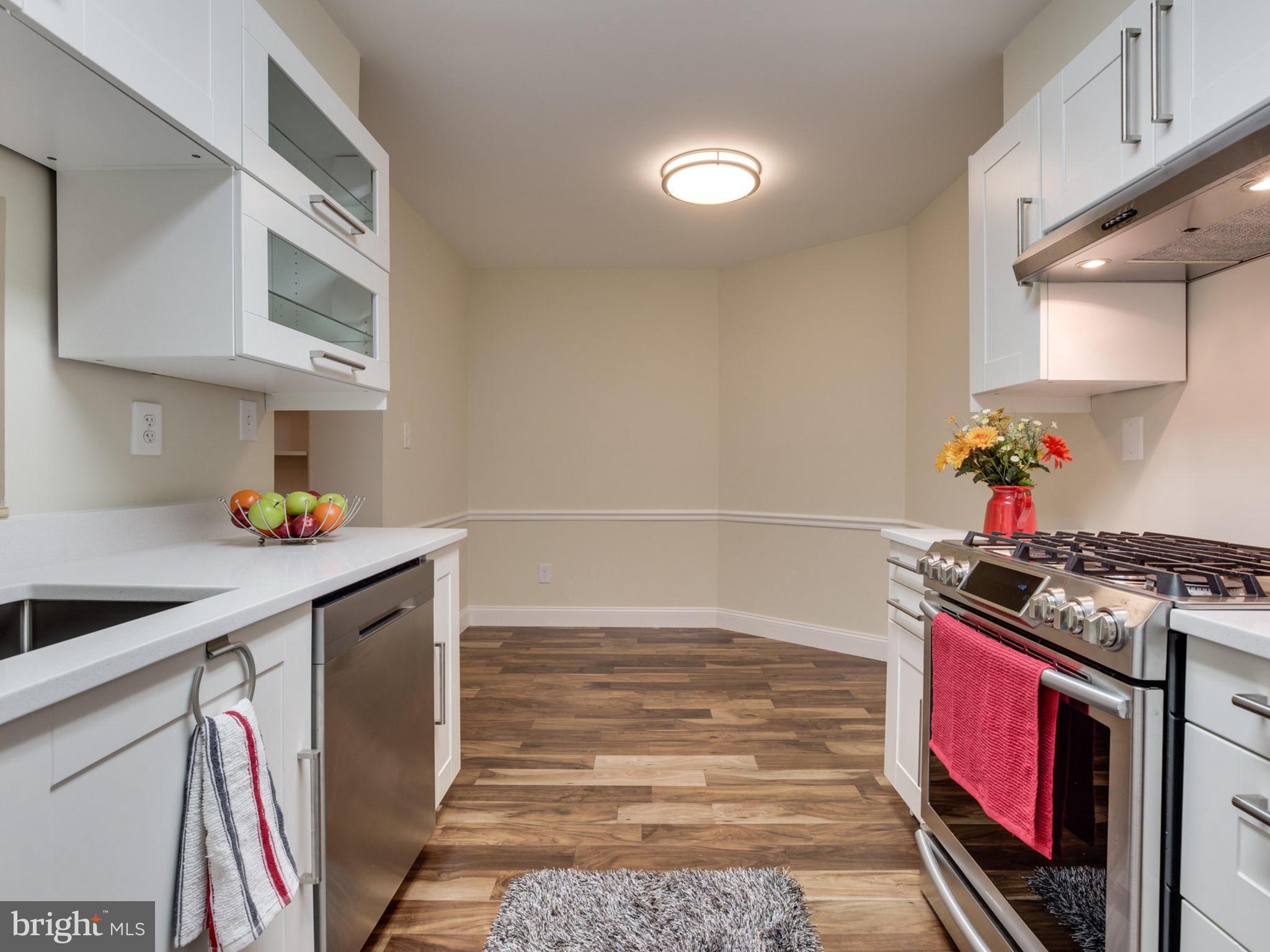 5800 Cove Landing Road, Unit 101 Burke, VA 22015 - Photo 15 of 30 Kitchen
