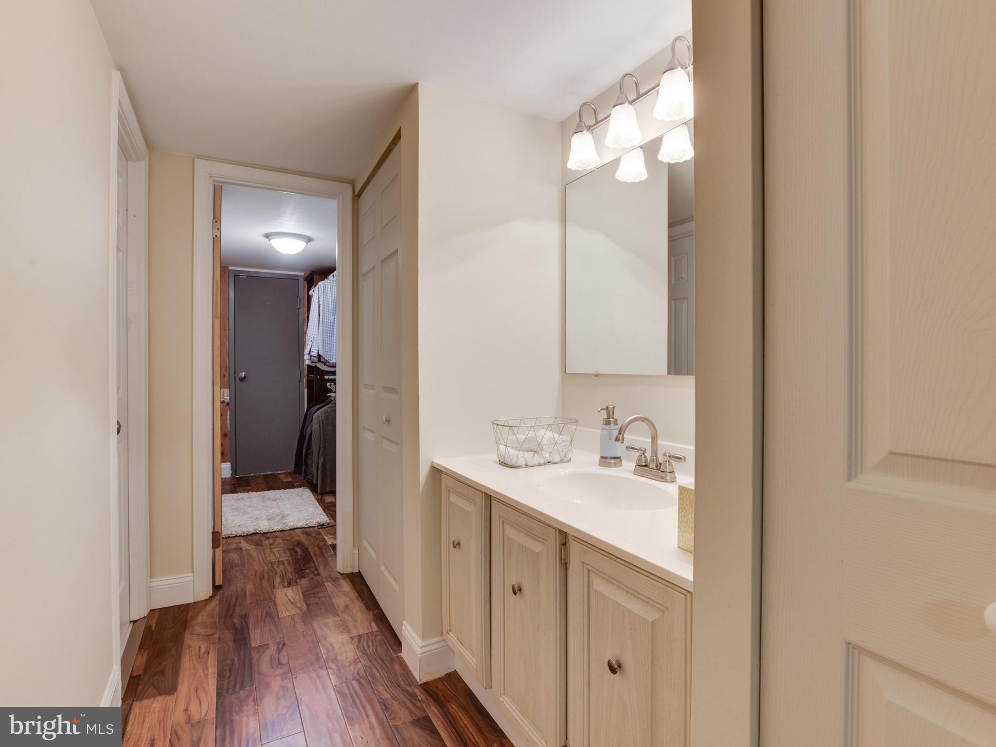 5800 Cove Landing Road, Unit 101 Burke, VA 22015 - Photo 25 of 30 Bedroom (Master)