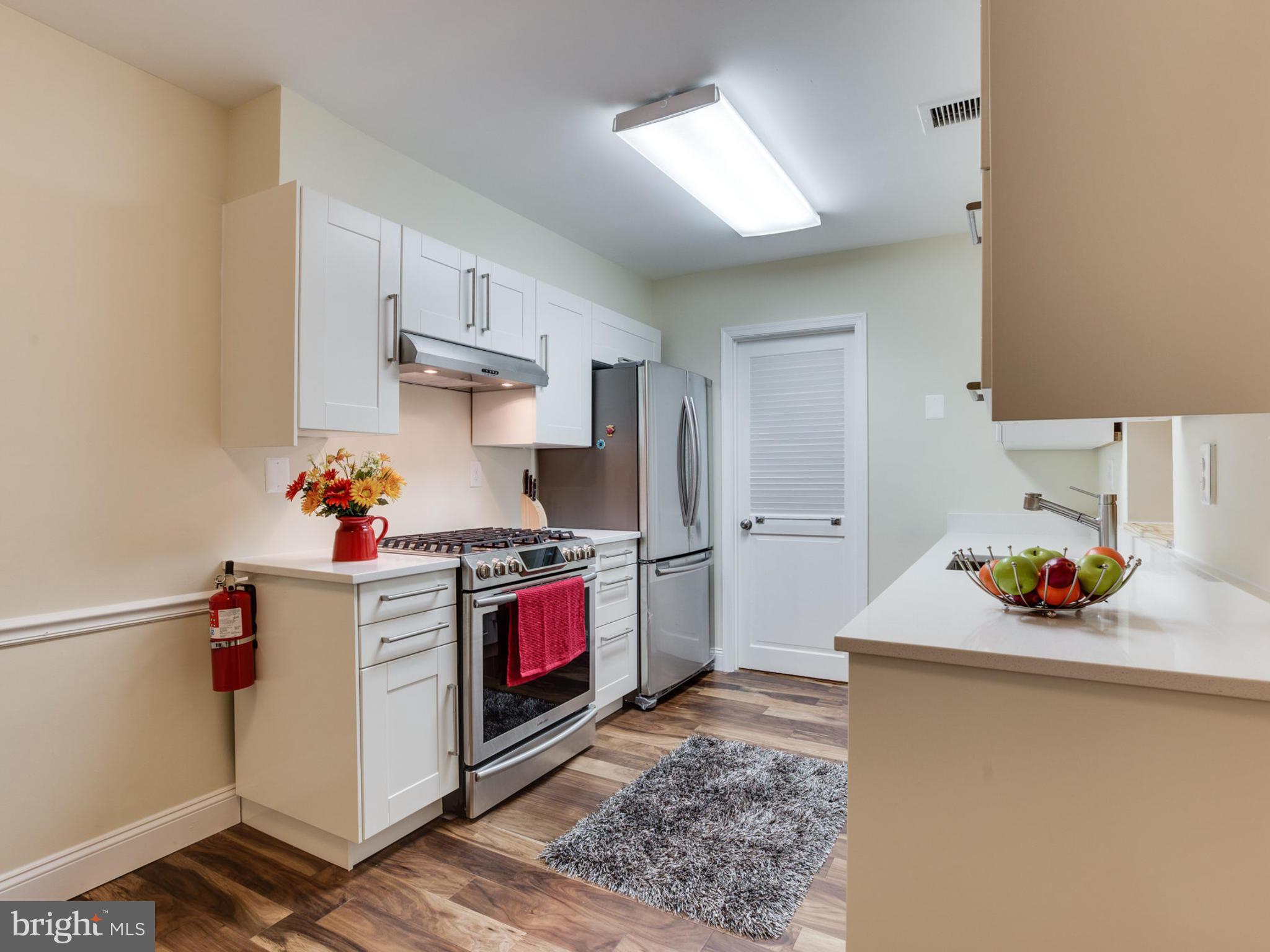 5800 Cove Landing Road, Unit 101 Burke, VA 22015 - Photo 10 of 30 Kitchen