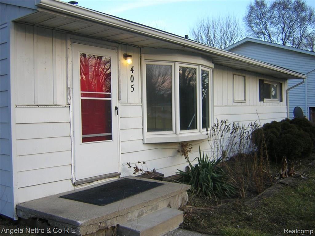 405 South Harris Road Ypsilanti, MI 48198 - Photo 5 of 8 MAINT FREE EXTERIOR