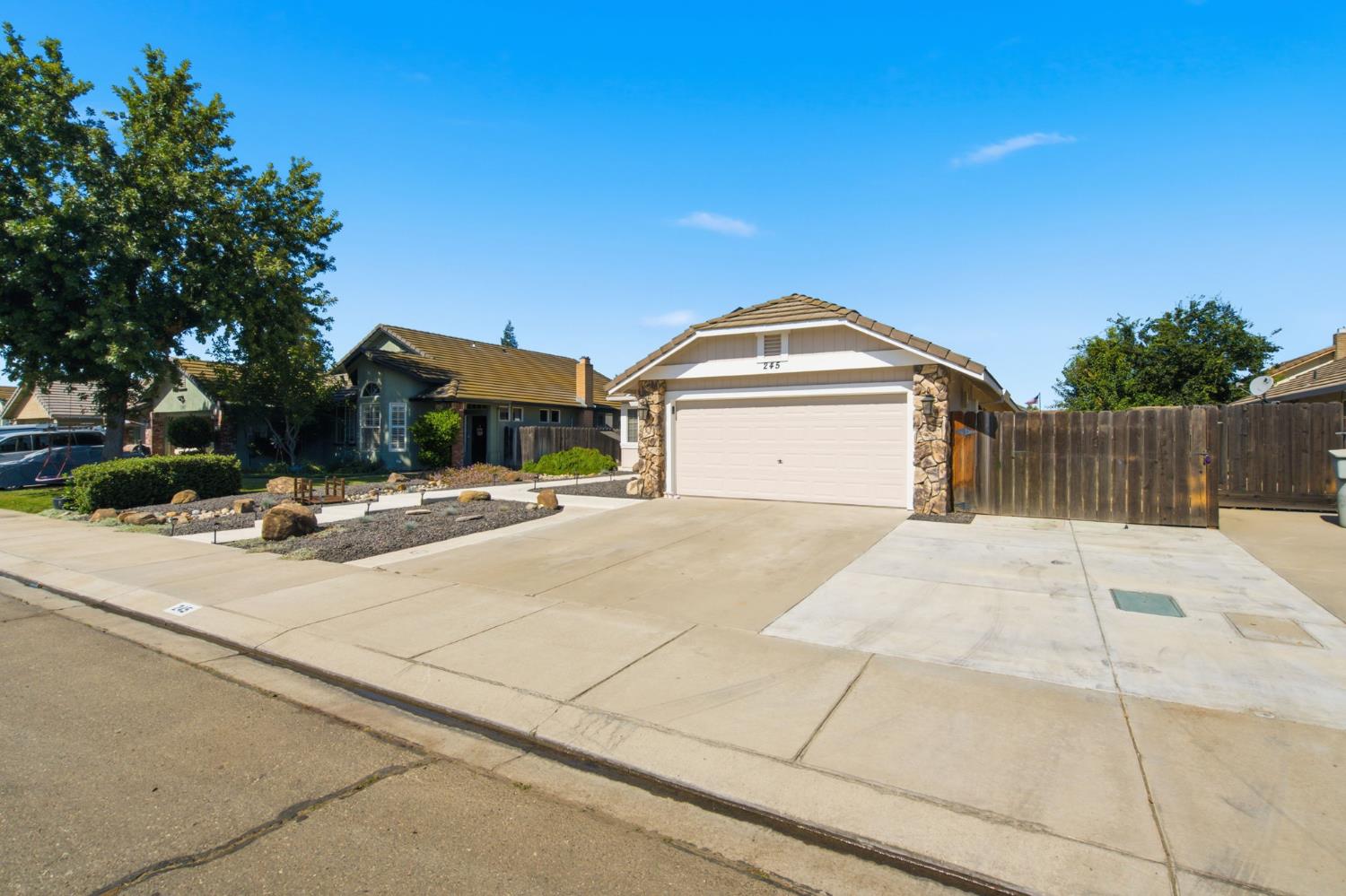 245 Douma Way Ripon, CA 95366 - Photo 3 of 56