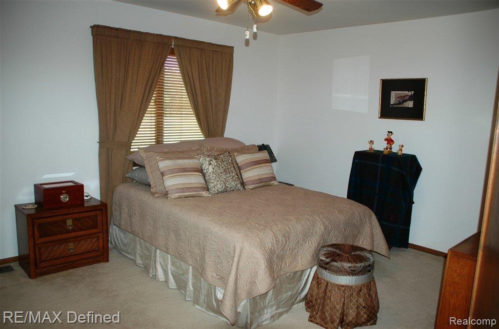 2297 Norton Road Rochester, MI 48307 - Photo 15 of 21 master bedroom 1.JPG