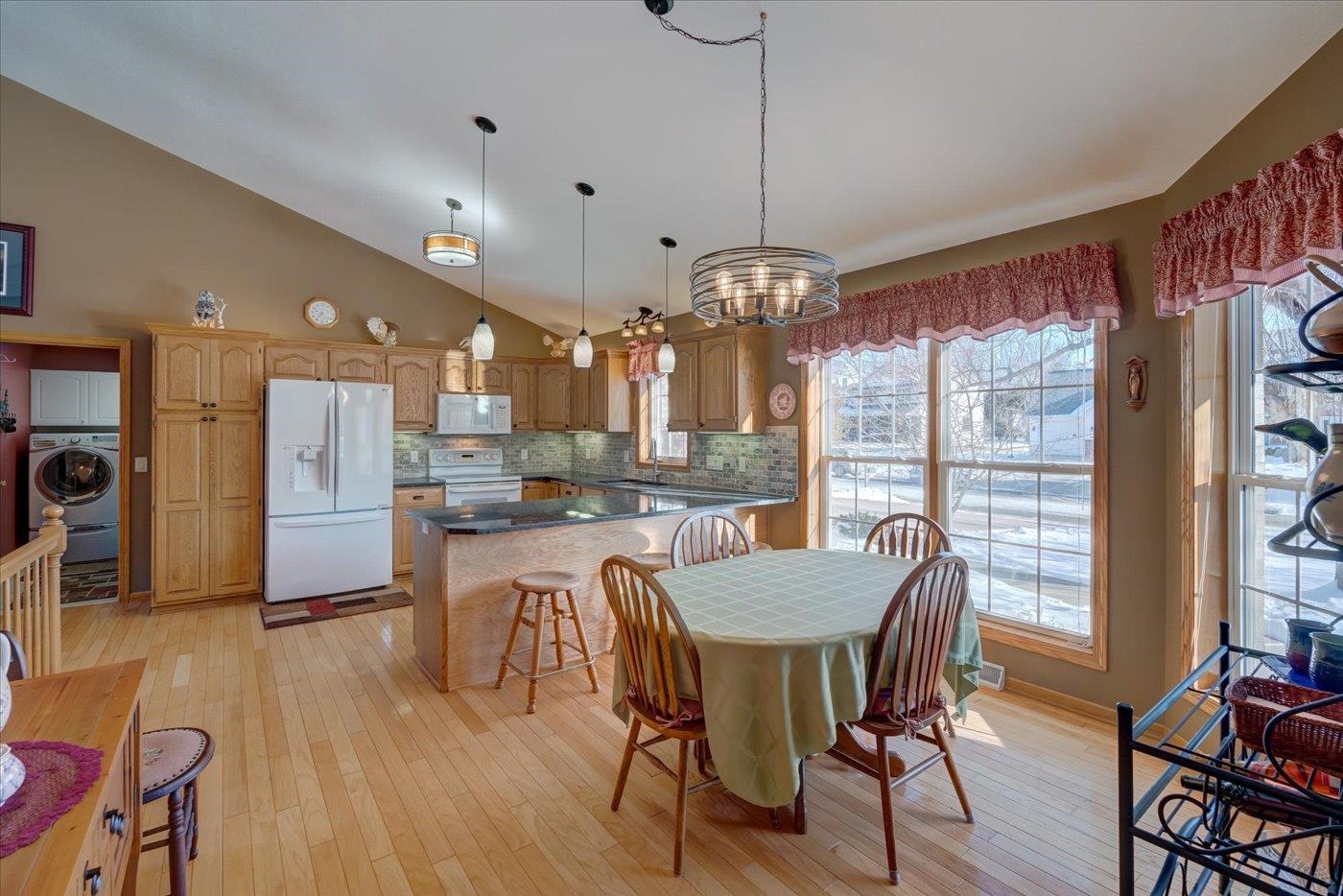 812 Abbington Court Sun Prairie, WI 53590 - Photo 9 of 70