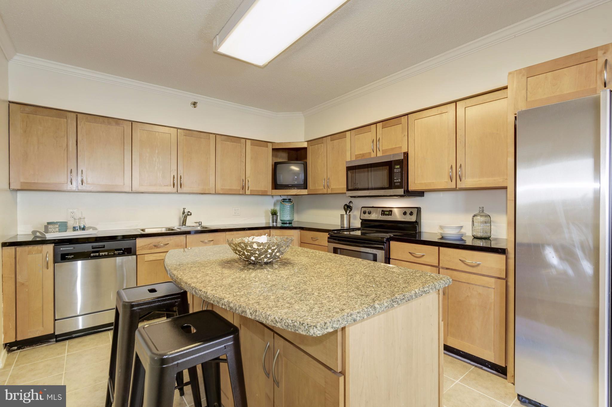 5501 Seminary Road, Unit 1004S Falls Church, VA 22041 - Photo 9 of 29 Kitchen with stainless steel appliances