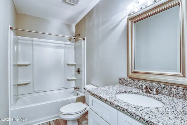 $1,350 | 39 Roberts Road, Unit 2, Hampstead, NC 28443