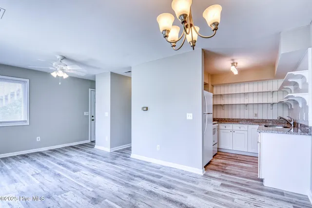 $1,350 | 39 Roberts Road, Unit 2, Hampstead, NC 28443