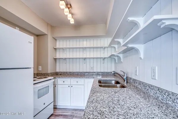 $1,350 | 39 Roberts Road, Unit 2, Hampstead, NC 28443