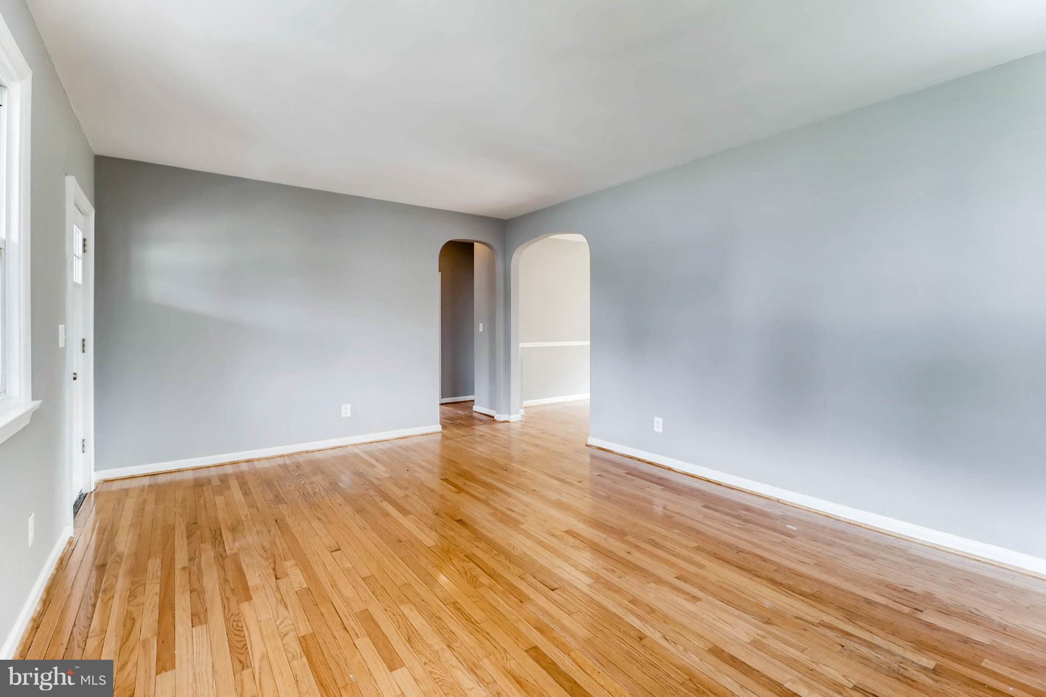 355 Upperlanding Road Baltimore, MD 21221 - Photo 4 of 17 LR w/ refinished HW floors and wood burning f/p!
