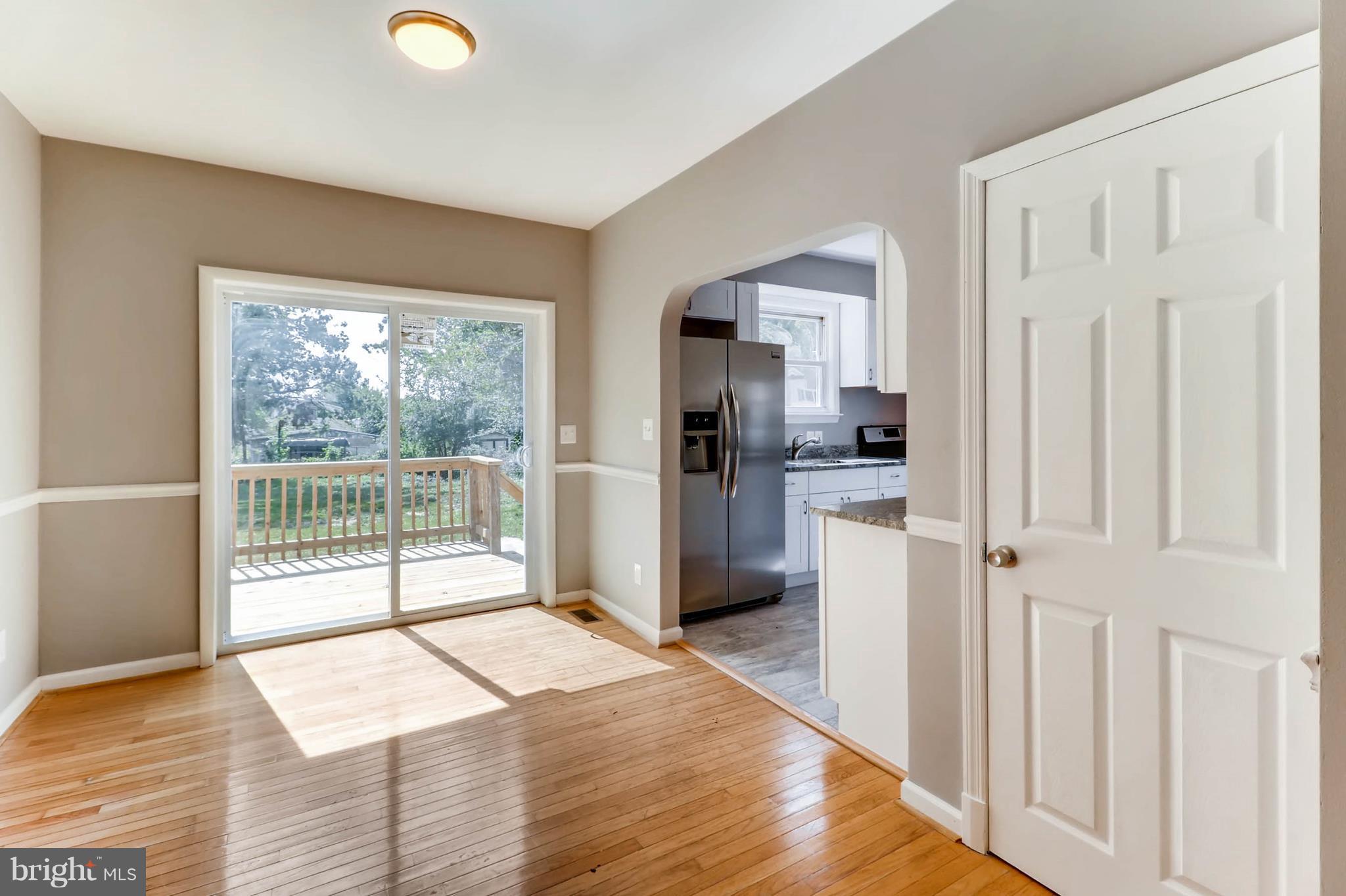 355 Upperlanding Road Baltimore, MD 21221 - Photo 5 of 17 Sep DR leading to the rear deck