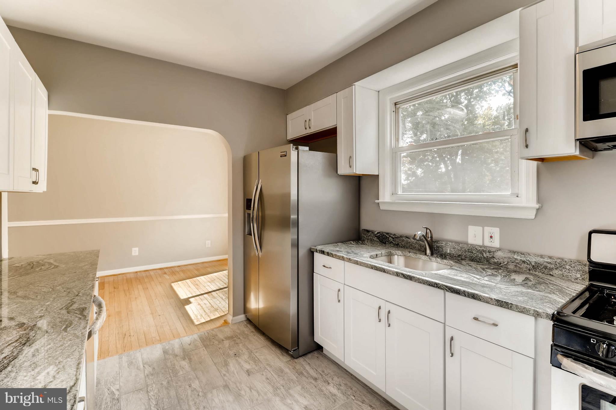 355 Upperlanding Road Baltimore, MD 21221 - Photo 7 of 17 LR w/ refinished HW floors and wood burning f/p!