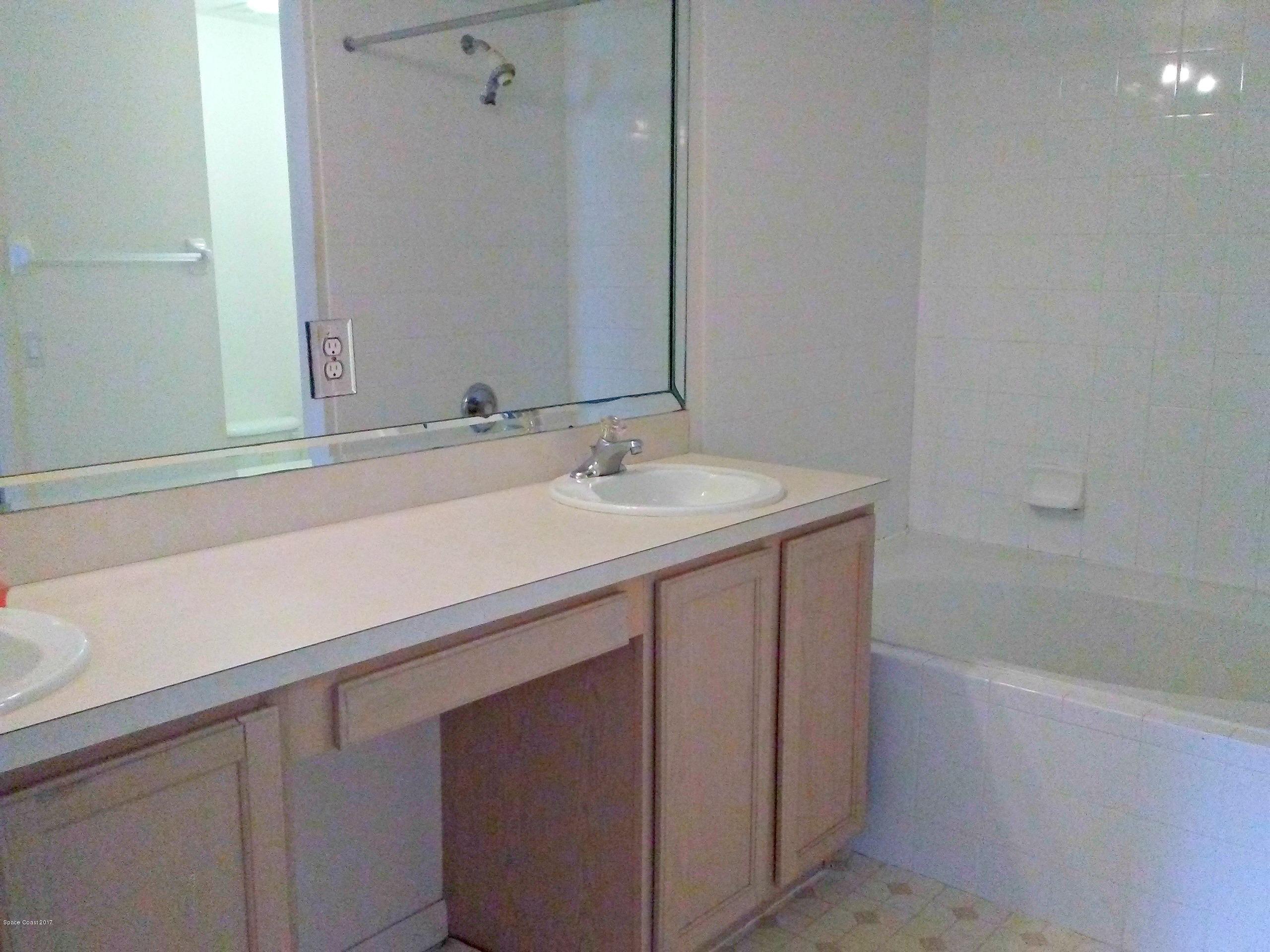 222 Benchor Road Northwest Palm Bay, FL 32907 - Photo 8 of 10 Master Bath