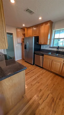 $2,150 | 530 South Shady Lane, La Porte, TX 77571