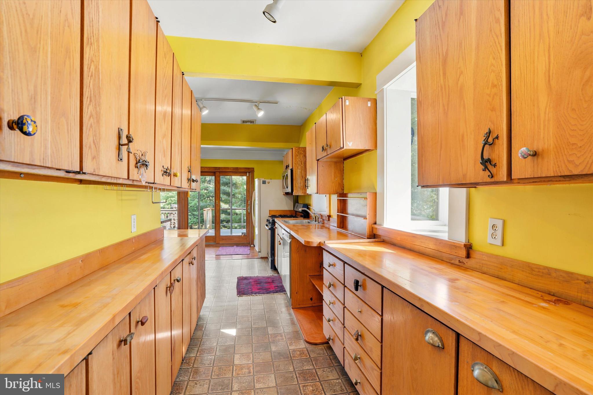 1054 Croton Road Wayne, PA 19087 - Photo 10 of 38